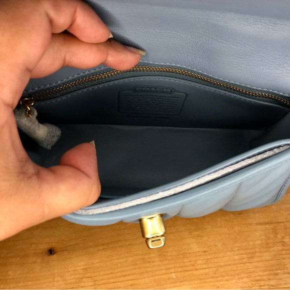New Coach Turnlock Clutch 20 With Quilting Azure - Picture 7 of 9